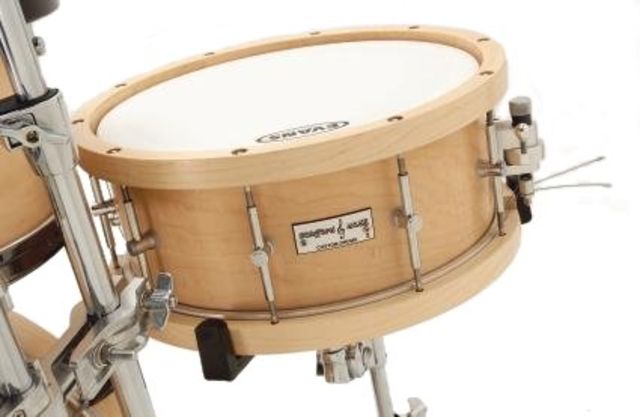 The snare drum has a 10-ply shell with matching 10-ply hoops and it boasts the superb Trick strainer